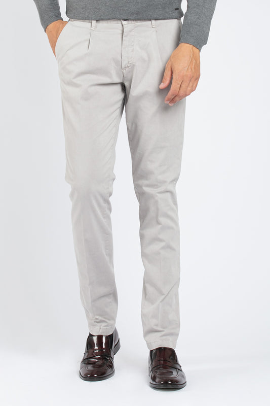 Pantalone slim fit in cotone raso